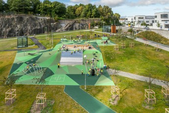 Parco giochi Goteborg. scivolo acciaio inox larghezza 6 metri